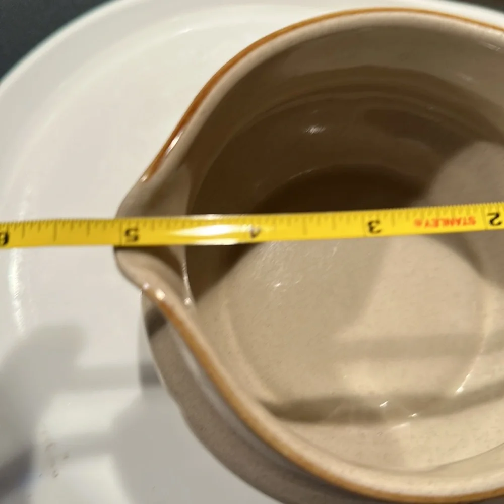 Gravy dish